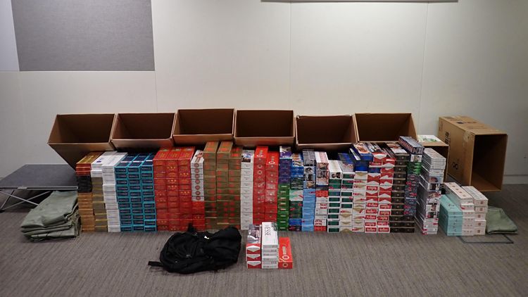 海關(guān)搗破觀塘工廈私煙倉(cāng)庫(kù) 檢值27萬懷疑私煙 拘1人