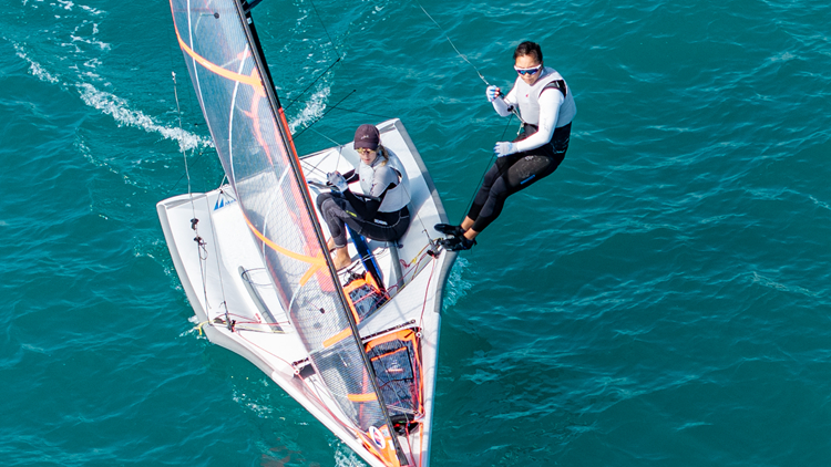 帆船賽周霧中掀戰(zhàn)幔 港將Emily Polson麥曉彤4戰(zhàn)全勝