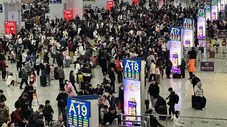 今日中國(guó)鐵路預(yù)計(jì)發(fā)送旅客1250萬(wàn)人次