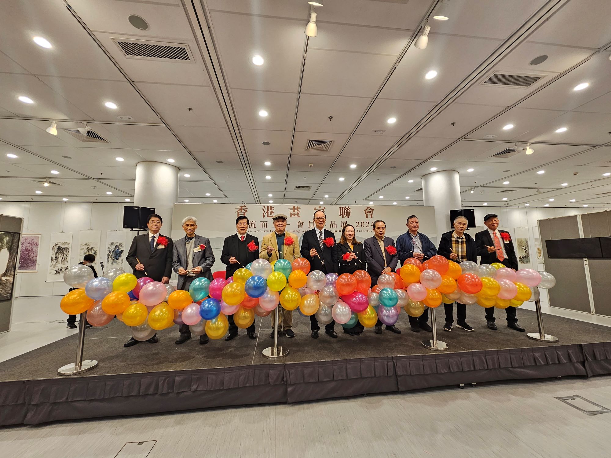 香港畫家聯(lián)會辦疫流而上會員作品展