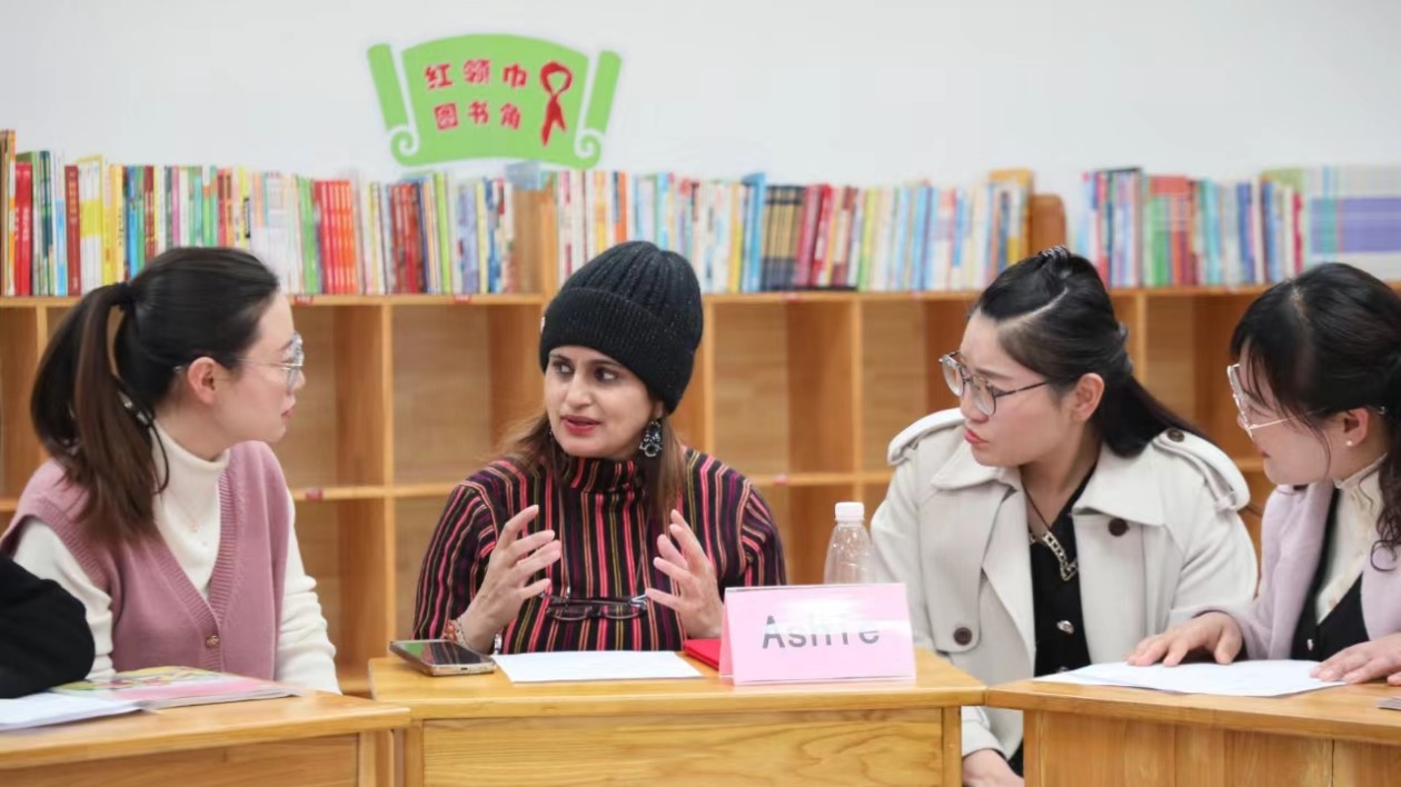 中外教師同上一堂課  泰安主城區(qū)小學(xué)英語教研共同體成立