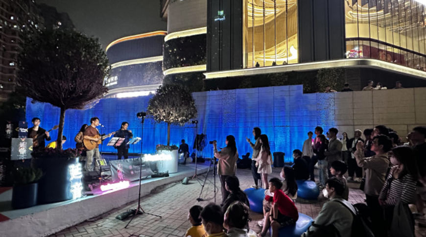 「自由空間」位置優(yōu)越 觀塘夜市首四天逾24萬人次入場(chǎng)