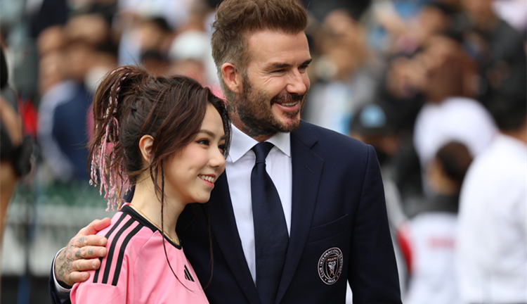 有片 | 夢幻聯(lián)動！賽前鄧紫棋與碧咸合影