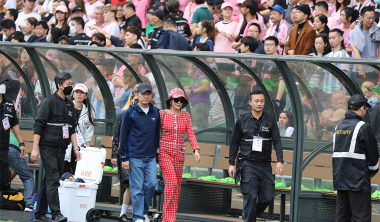 有片 | 粉絲不滿美斯缺席 發(fā)洩抱怨：退票！