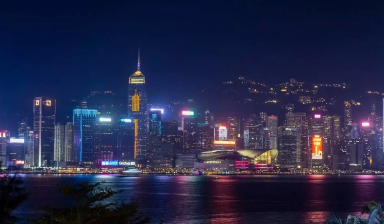 【商報(bào)時(shí)評(píng)】拼發(fā)展惠民生 香港龍躍新程