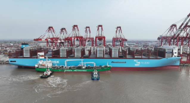 洋山深水港完成船對(duì)船加注甲醇燃料全流程演練