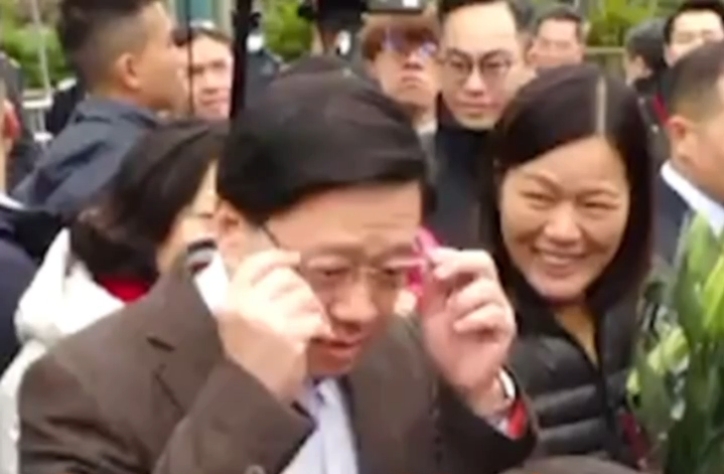 有片 | 超哥行花市 即場小朋友教氣功護(hù)眼