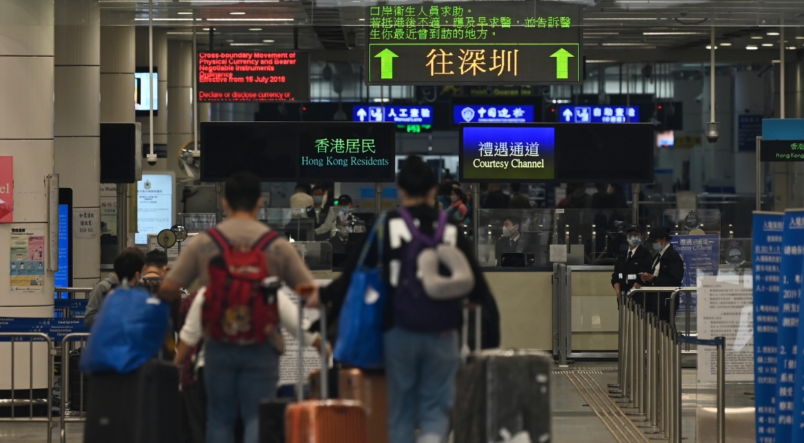 鄧炳強：各口岸年三十運作暢順 旅客毋須等候直接過關(guān)