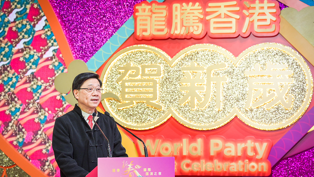 新春花車巡遊闊別4年復(fù)辦 李家超：展現(xiàn)香港高度國際化非凡魅力