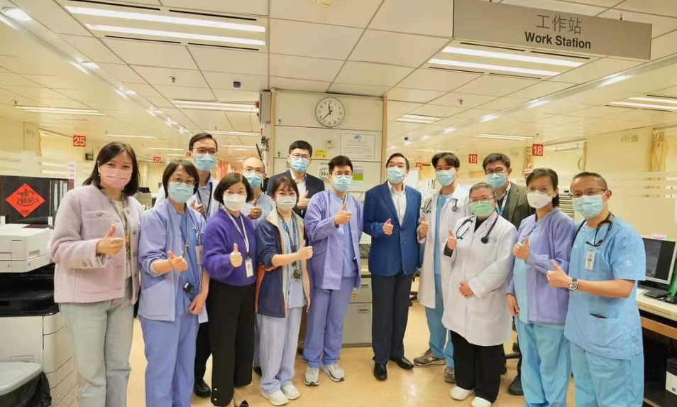 范鴻齡探望前線同事 感謝醫(yī)護新年假期堅守崗位 