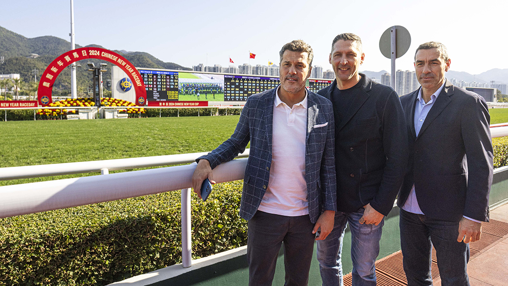 圖集｜3位新星打賀歲盃前入場睇馬 皮利斯眼光獨到發(fā)新年財