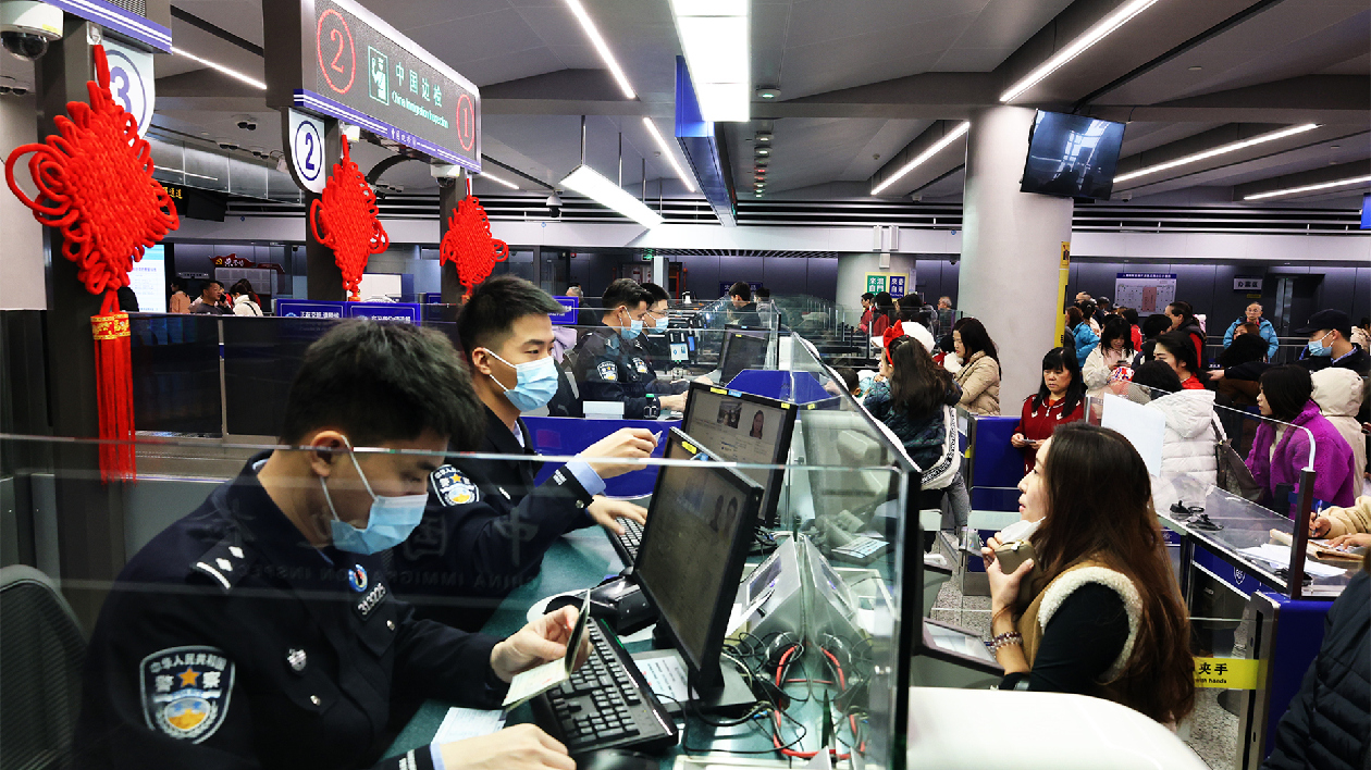 13萬(wàn)人次！港珠澳大橋迎港客「北上」旅遊、探親火熱