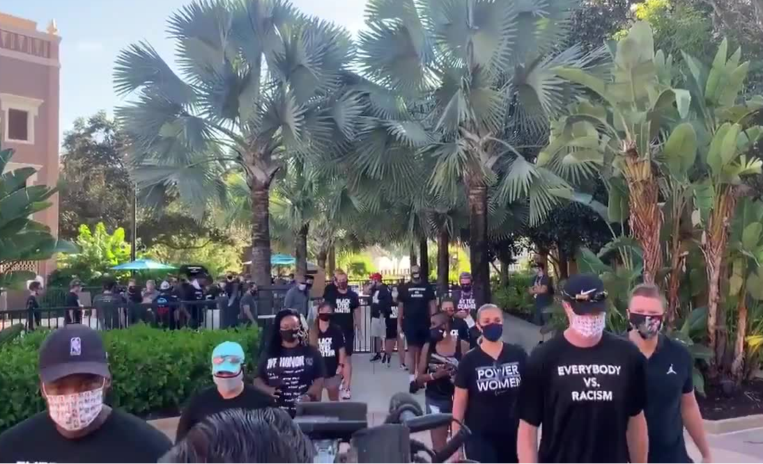 美國堪薩斯城「超級(jí)碗」遊行發(fā)生槍擊致1人死亡 