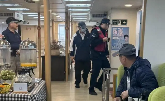 首次！大陸海警登船臨檢金門遊艇