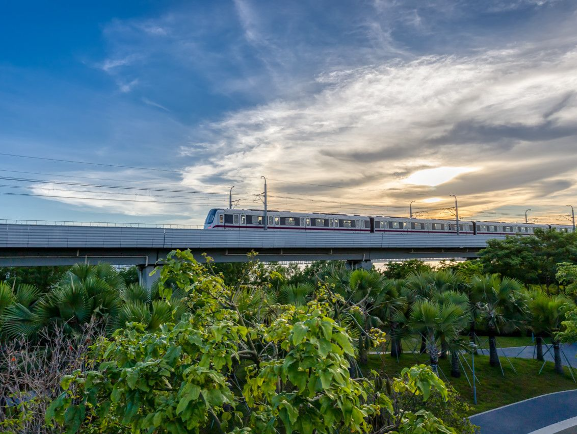 明年通車！深圳地鐵11號線二期隧道貫通 將實現(xiàn)東西向主軸快速通達
