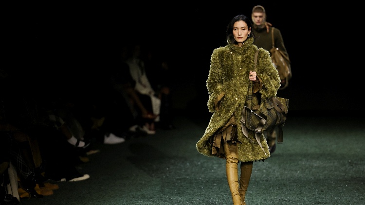 Burberry 2024冬季系列倫敦時(shí)裝周登場