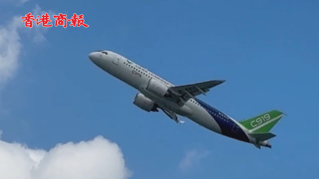 有片丨震撼！C919亮相新加坡航展首日飛行表演