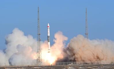 長征八號(hào)運(yùn)載火箭運(yùn)抵海南將執(zhí)行鵲橋二號(hào)中繼星發(fā)射任務(wù)