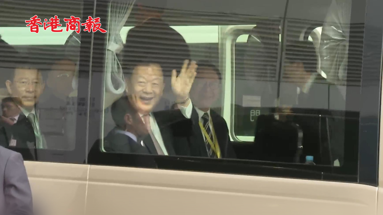 有片｜中央港澳工作辦公室主任、國(guó)務(wù)院港澳辦主任夏寶龍考察香港國(guó)際機(jī)場(chǎng)