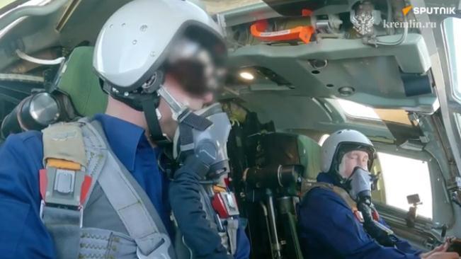 普京乘坐圖-160M戰(zhàn)略轟炸機飛行