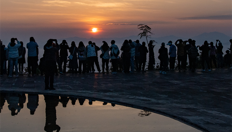 活著，去觀賞火紅日出