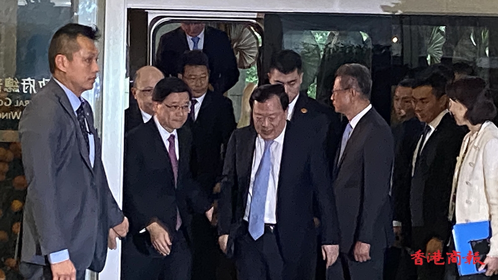 夏寶龍續(xù)考察調研行程 與城中著名商人會面