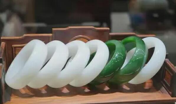 昆明文旅通報遊客未買手鐲被趕下車 涉事旅行社屬無證經(jīng)營