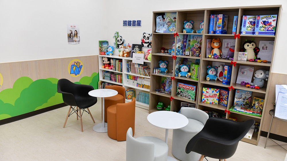 夏寶龍到黃大仙飲茶 視察深水埗社區(qū)客廳