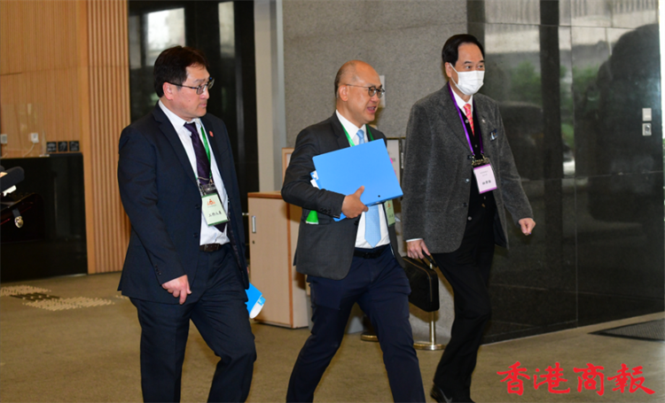 有片｜【圖集】夏寶龍?jiān)谡偛繒?huì)見(jiàn)外國(guó)商會(huì)及愛(ài)國(guó)愛(ài)港社團(tuán)人士