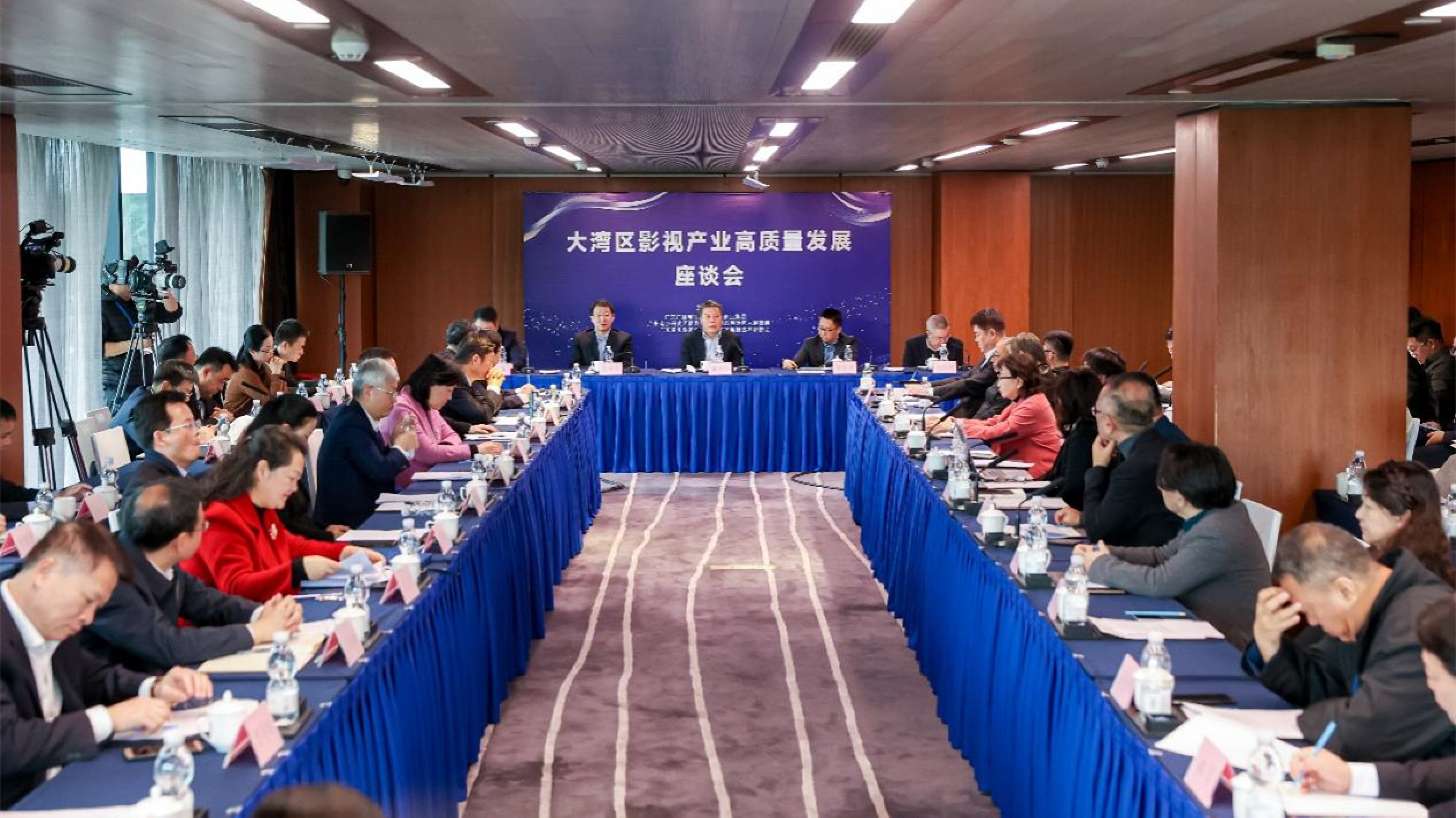 8部影視新片榜單揭曉 大灣區(qū)影視產(chǎn)業(yè)高質(zhì)量發(fā)展座談會暨發(fā)布會在穗舉行