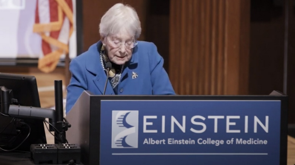 巴菲特老友遺孀捐10億美元巴郡股票 為紐約醫(yī)學院學生永久免交學費