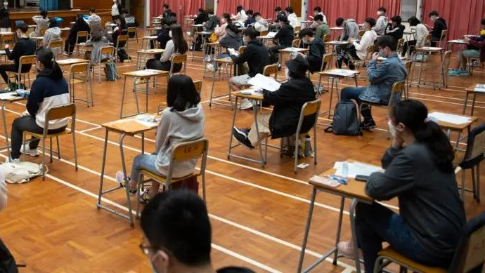 考評局推「報到易」手機應(yīng)用程式  文憑試考生今年起需自行簽到