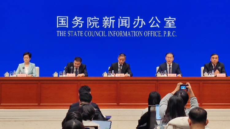 去年國務(wù)院各部門共採納全國兩會期間代表委員意見建議近4700條