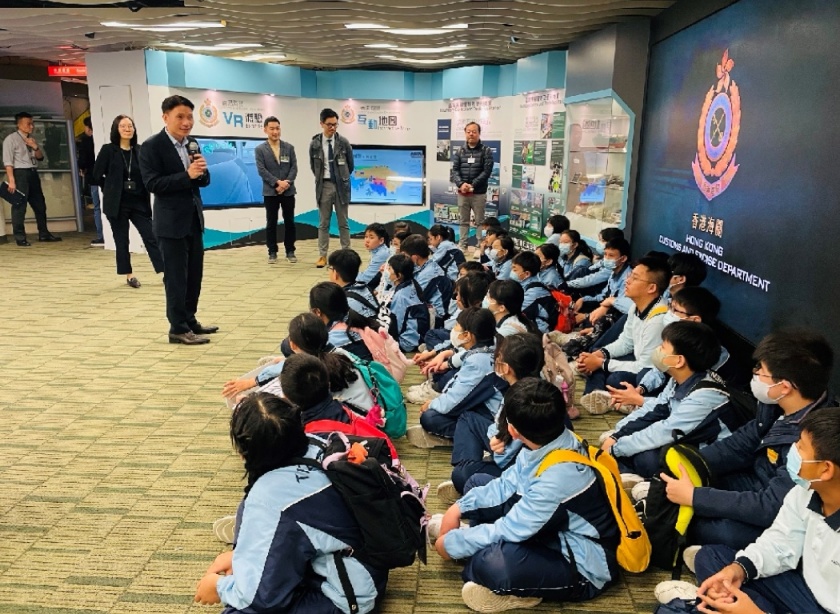 社企苗組織50位學(xué)生參觀香港海關(guān)總部