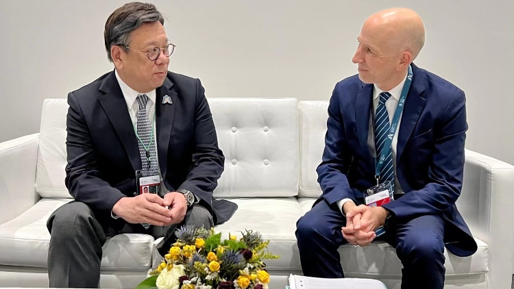 丘應(yīng)樺明轉(zhuǎn)往巴林馬納馬訪問(wèn)