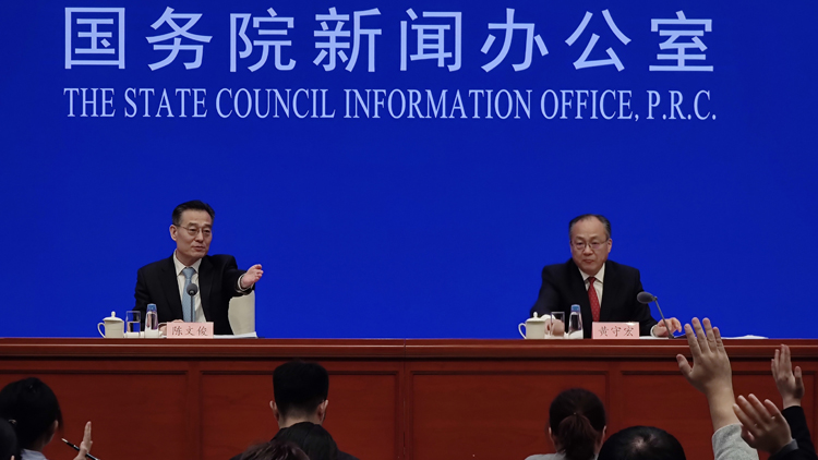 《政府工作報告》起草組負責人黃守宏：有條件支撐今年實現(xiàn)5%經濟增速 宏觀政策還有較大空間