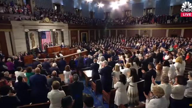 民主黨鼓掌共和黨皺眉！拜登國情諮文兩黨反響「冰火兩重天」