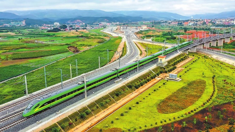 中老鐵路累計(jì)發(fā)送旅客突破3000萬人次 累計(jì)發(fā)送貨物超3400萬噸