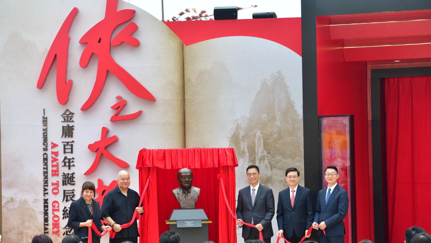 34個(gè)金庸小說人物雕塑 分別在中環(huán)和沙田展出