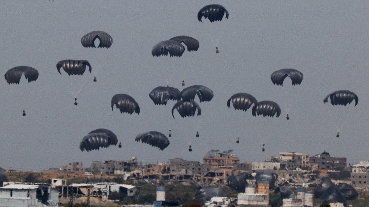 救援物資繼續(xù)空投加沙 巴以擬重啟?；鹫勁? title=