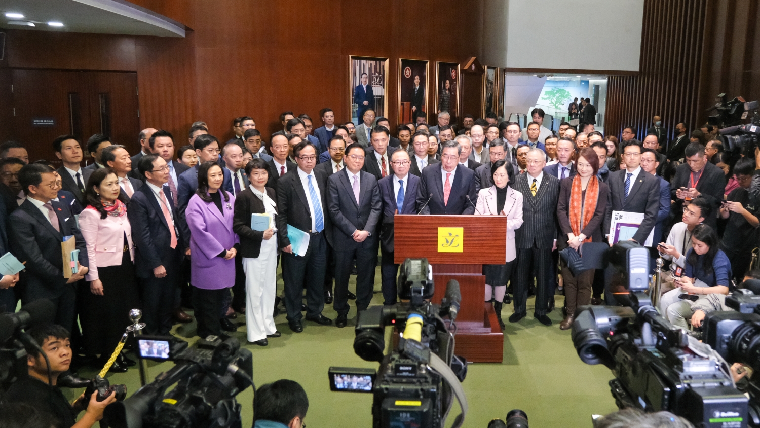 史立德：維護(hù)國安條例成功立法 令香港繼續(xù)「馬照跑，舞照跳」