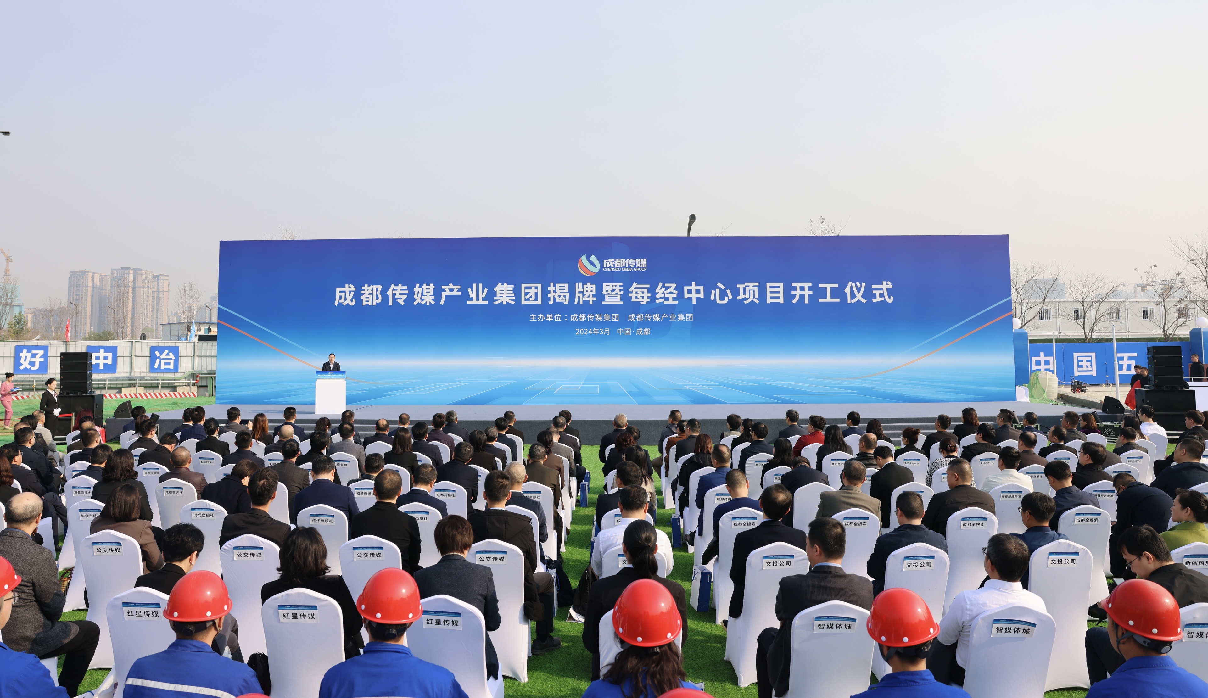 香港內(nèi)地主流財經(jīng)媒體強強聯(lián)手 香港商報與每日經(jīng)濟新聞開啟戰(zhàn)略合作