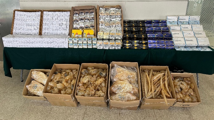 海關(guān)港珠澳大橋檢200萬元走私貨 44歲男司機(jī)被捕