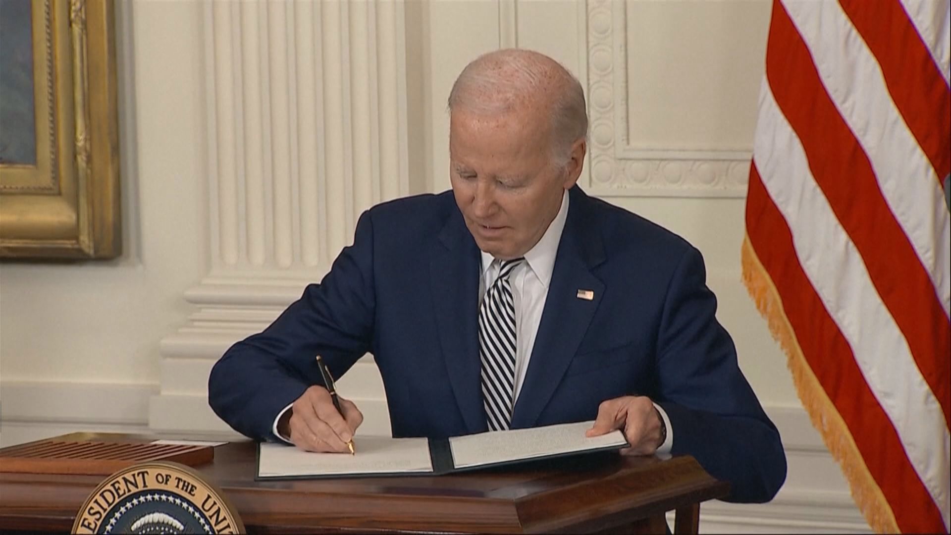 拜登簽署1.2萬(wàn)億美元撥款法案 避免政府「停擺」