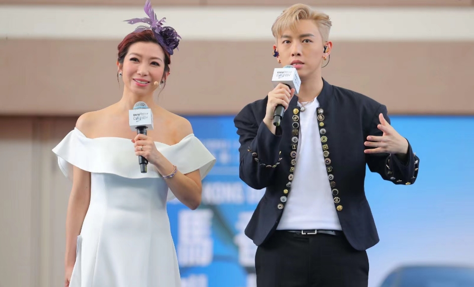 有片 |首次入馬場睇跑馬非常興奮 MC張?zhí)熨x獻(xiàn)唱3曲