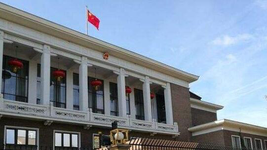 菲律賓派船非法侵闖仁愛礁 中國(guó)駐菲使館嚴(yán)正交涉