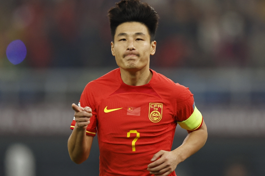 武磊2射1傳贏波功臣  國(guó)足回勇4:1大勝新加坡