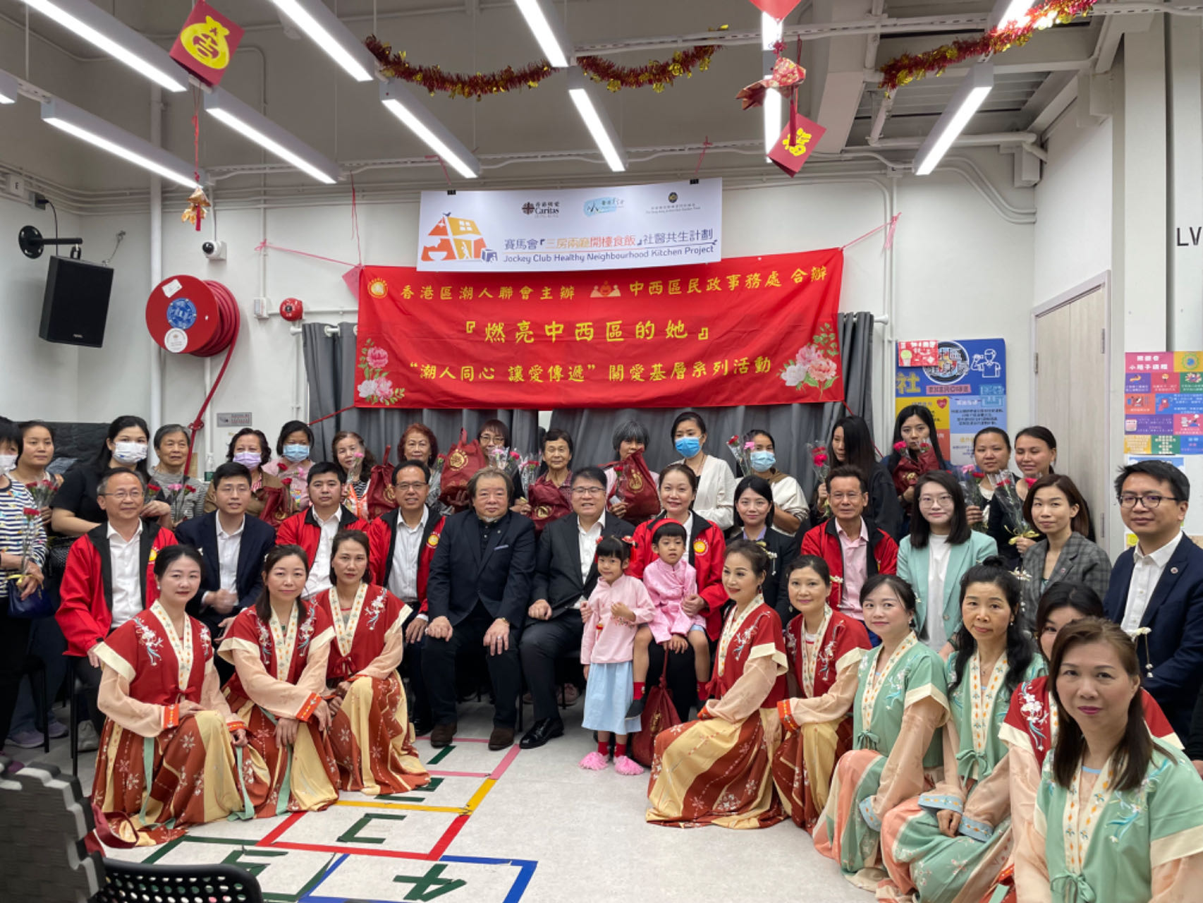 港區(qū)潮人聯(lián)會派福袋慶婦女節(jié)