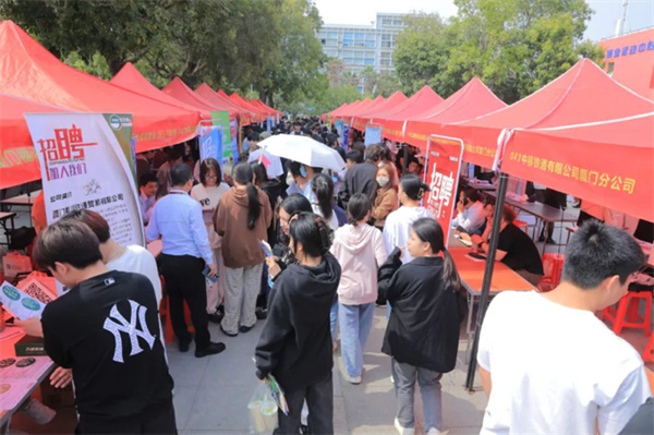 2024年廈門「百校萬崗 同心就業(yè)」招聘活動在廈門南洋學院舉行