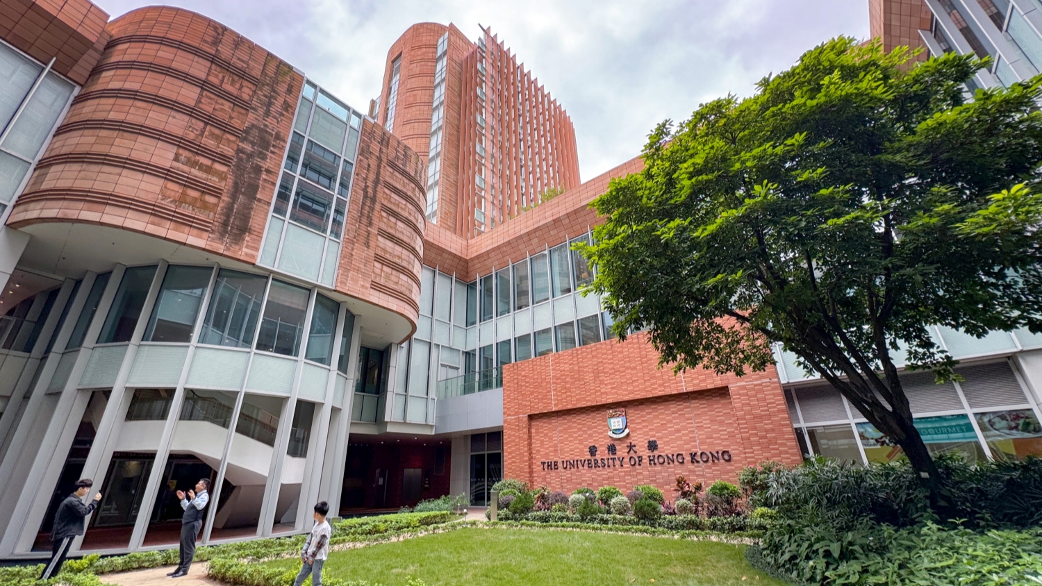 港大校園遊人增加   5月1日起實(shí)施遊客分流措施